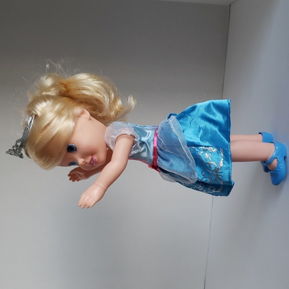 Disney Princesses Cinderella & Belle - Picture 6 of 11